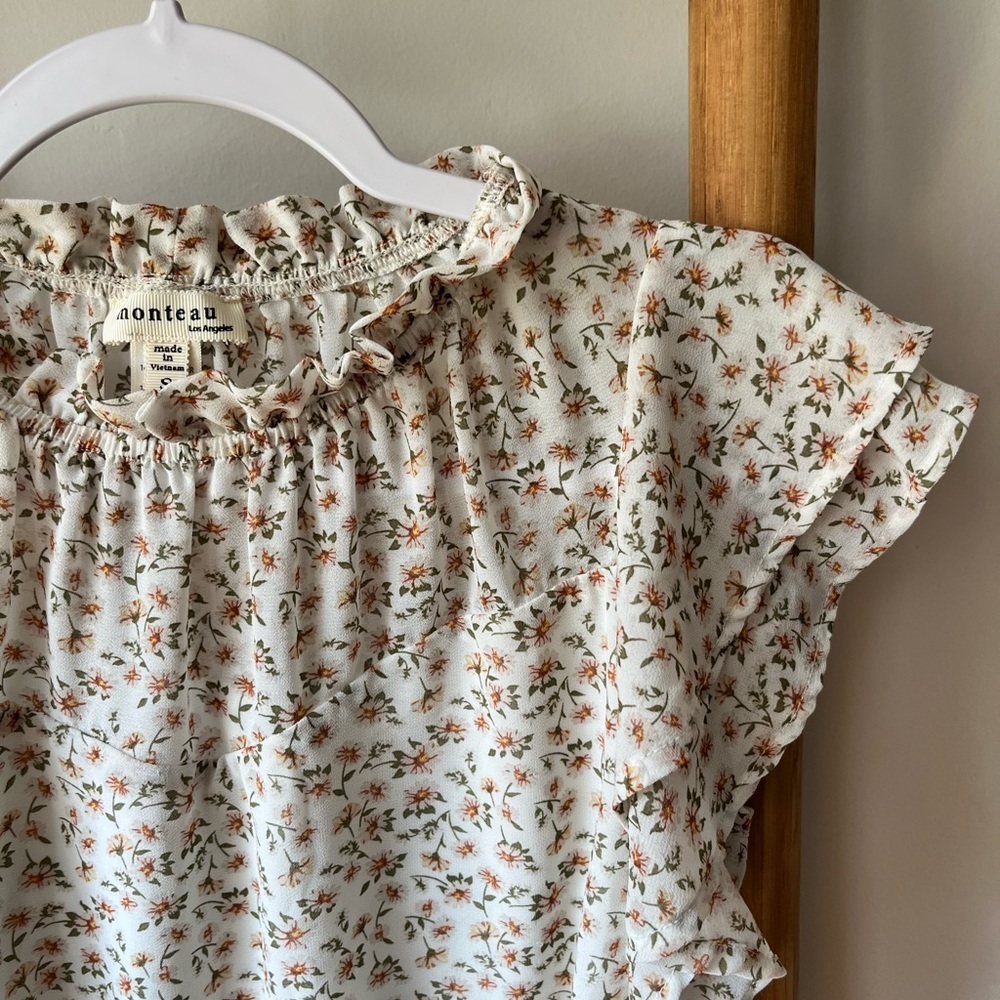 Flutter sleeve top! Perfect for fall! Orange floral top!